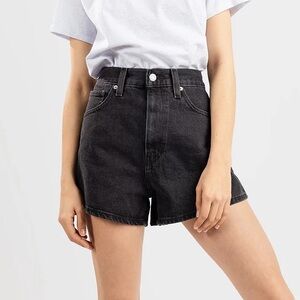 LEVIS High Waisted Mom Short Black